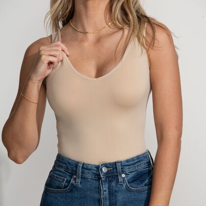 Vanity Fair Women's Seamless Tailored Camisole 17210, Earthy Grey, Medium :  : Clothing, Shoes & Accessories